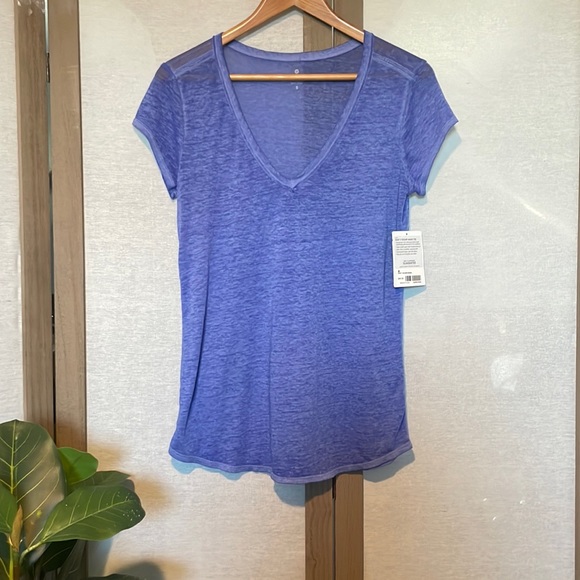 NWT Athleta Easy V Sugar Wash Tee - Picture 2 of 6
